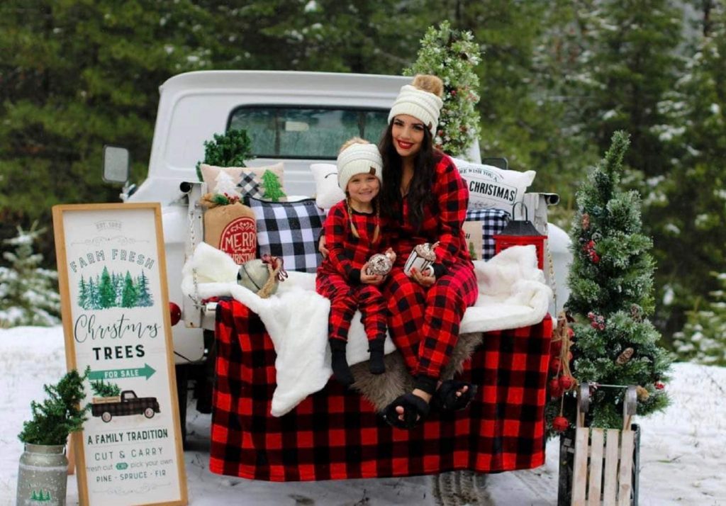 South Coast Plaza Unveils New Christmas Tree Only Two Days After the Fire